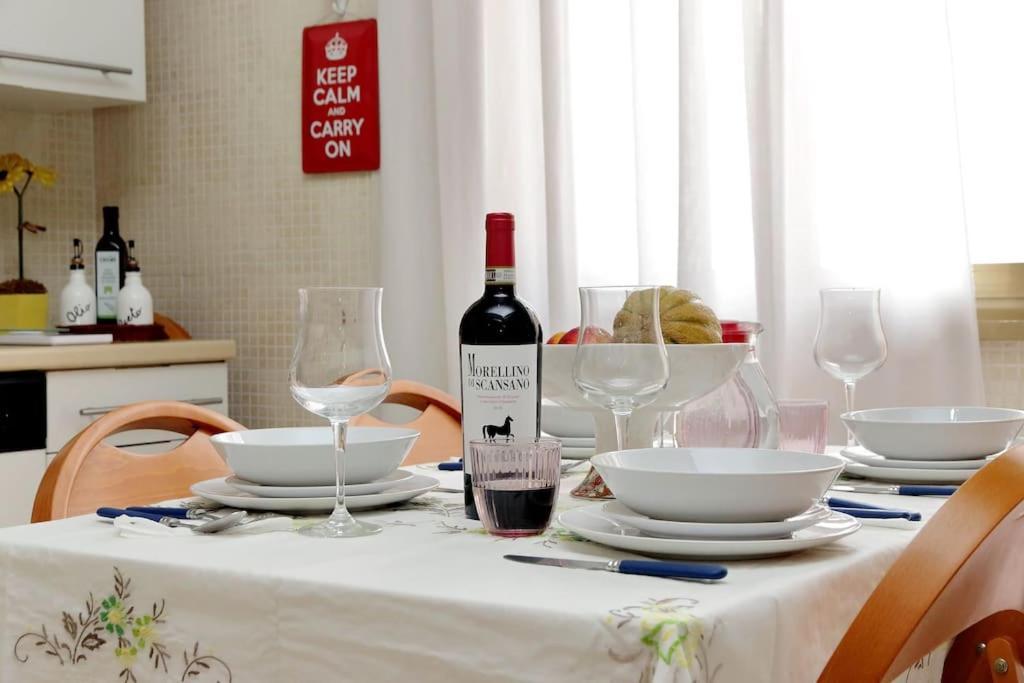 Relax Rome With 2 Balconies - 2 Bedroom Flat, 3Rd Floor With Lift, High Comfort, Quite, A Walk From Urban Train Station Gemelli And Metro A Stops Battistini & Cornelia Connecting To Center In 20 Minutes, 2 Steps From Bus Stop, Cycle Path, Groceries Buitenkant foto