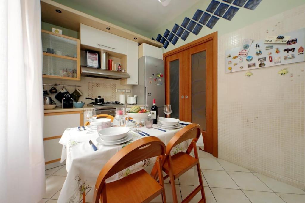 Relax Rome With 2 Balconies - 2 Bedroom Flat, 3Rd Floor With Lift, High Comfort, Quite, A Walk From Urban Train Station Gemelli And Metro A Stops Battistini & Cornelia Connecting To Center In 20 Minutes, 2 Steps From Bus Stop, Cycle Path, Groceries Buitenkant foto