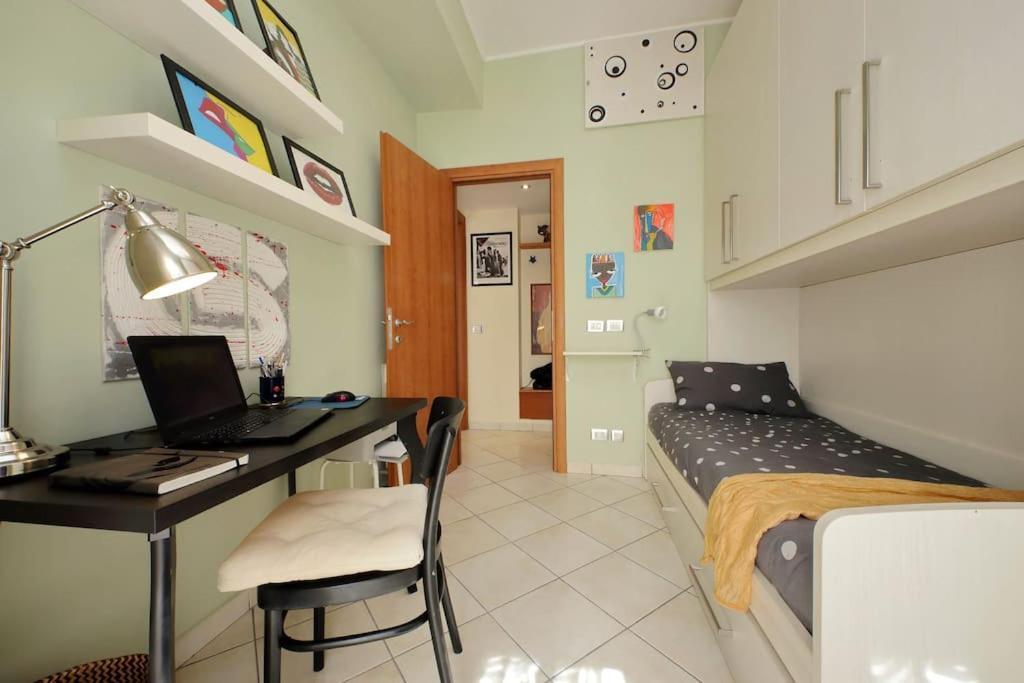 Relax Rome With 2 Balconies - 2 Bedroom Flat, 3Rd Floor With Lift, High Comfort, Quite, A Walk From Urban Train Station Gemelli And Metro A Stops Battistini & Cornelia Connecting To Center In 20 Minutes, 2 Steps From Bus Stop, Cycle Path, Groceries Buitenkant foto