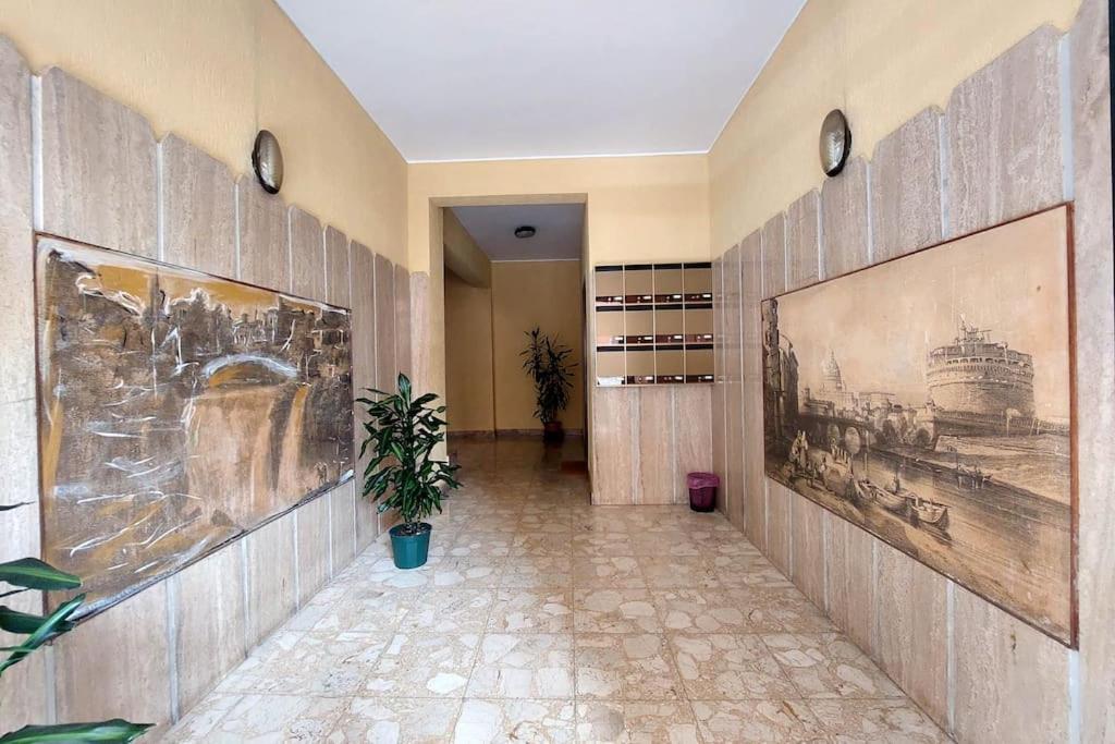 Relax Rome With 2 Balconies - 2 Bedroom Flat, 3Rd Floor With Lift, High Comfort, Quite, A Walk From Urban Train Station Gemelli And Metro A Stops Battistini & Cornelia Connecting To Center In 20 Minutes, 2 Steps From Bus Stop, Cycle Path, Groceries Buitenkant foto
