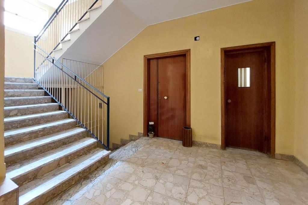 Relax Rome With 2 Balconies - 2 Bedroom Flat, 3Rd Floor With Lift, High Comfort, Quite, A Walk From Urban Train Station Gemelli And Metro A Stops Battistini & Cornelia Connecting To Center In 20 Minutes, 2 Steps From Bus Stop, Cycle Path, Groceries Buitenkant foto